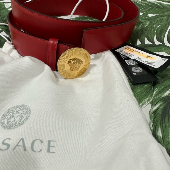 Versace Leather belt in red - Picture 2 of 5